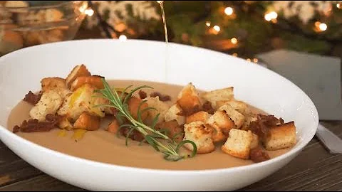 Svilnata fižolova juha z zlatimi krutoni