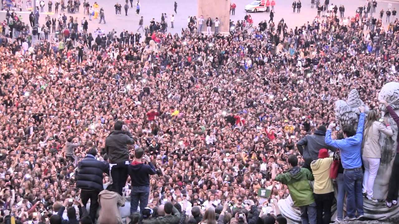 Flash Mob - PSY - Gan Gnam Style - Roma