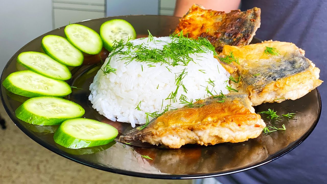 Скумбрию пожарить на сковороде вкусно и сочно. Скумбрия жареная на сковороде. Скумбрия жареная в соусе. Скумбрия на сковороде рецепт. Как вкусно приготовить скумбрию на сковороде.