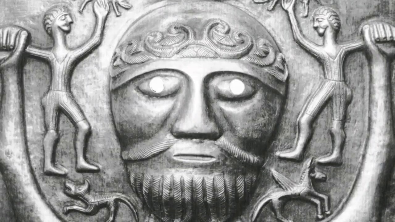 Идол 7 букв. Кельтский Бог котел из Гундеструпа. Кельтский Бог Дагда. Кельтская мифология Бог Таранис. Кельты искусство древних кельтов.