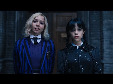 УЭНСДЭЙ АДДАМС ШКОЛА ИЗГОЕВ #shorts #уэнсдэй #wednesday #сериалы