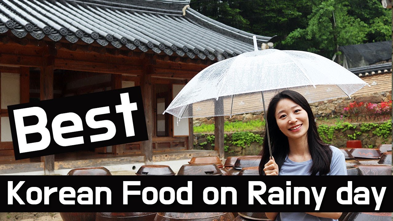 Best Korean Food on Rainy Day Chicken soup Samgyetang Baeksook in Hanok Beautiful restaurant