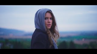 Zuzana Mikulcová - Dievča (official video) chords