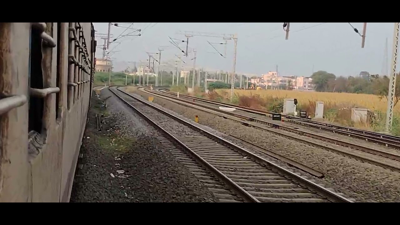 11140 hosapete sf express arrived at Bagalkot junction #railway #indianrailways #hosapete 