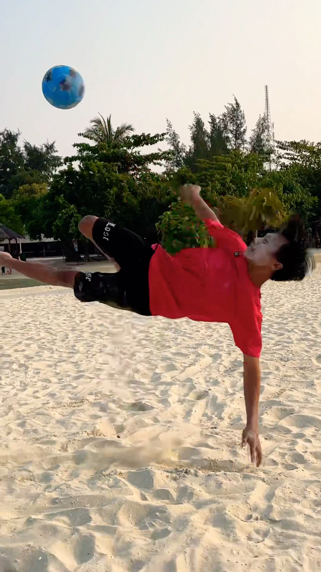 Tendangan salto terindah di pasir
