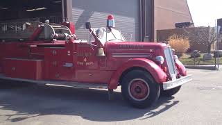 1950 Bickle-Seagrave 85' Aerial | Former Hamilton FD Ladder 6 | Pulling out of Chatham-Kent HQ |