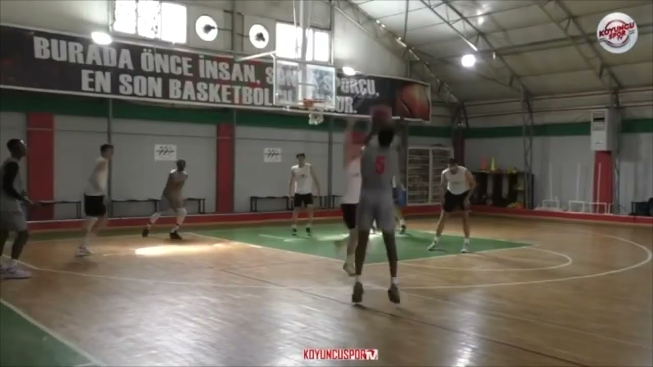 ANDRE McFADDEN: 20.6 PPG - 40% 3PT