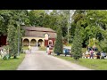 Sweden Walks: Djulö estate and market. Stroll among 18th century buildings, vintage cars and people