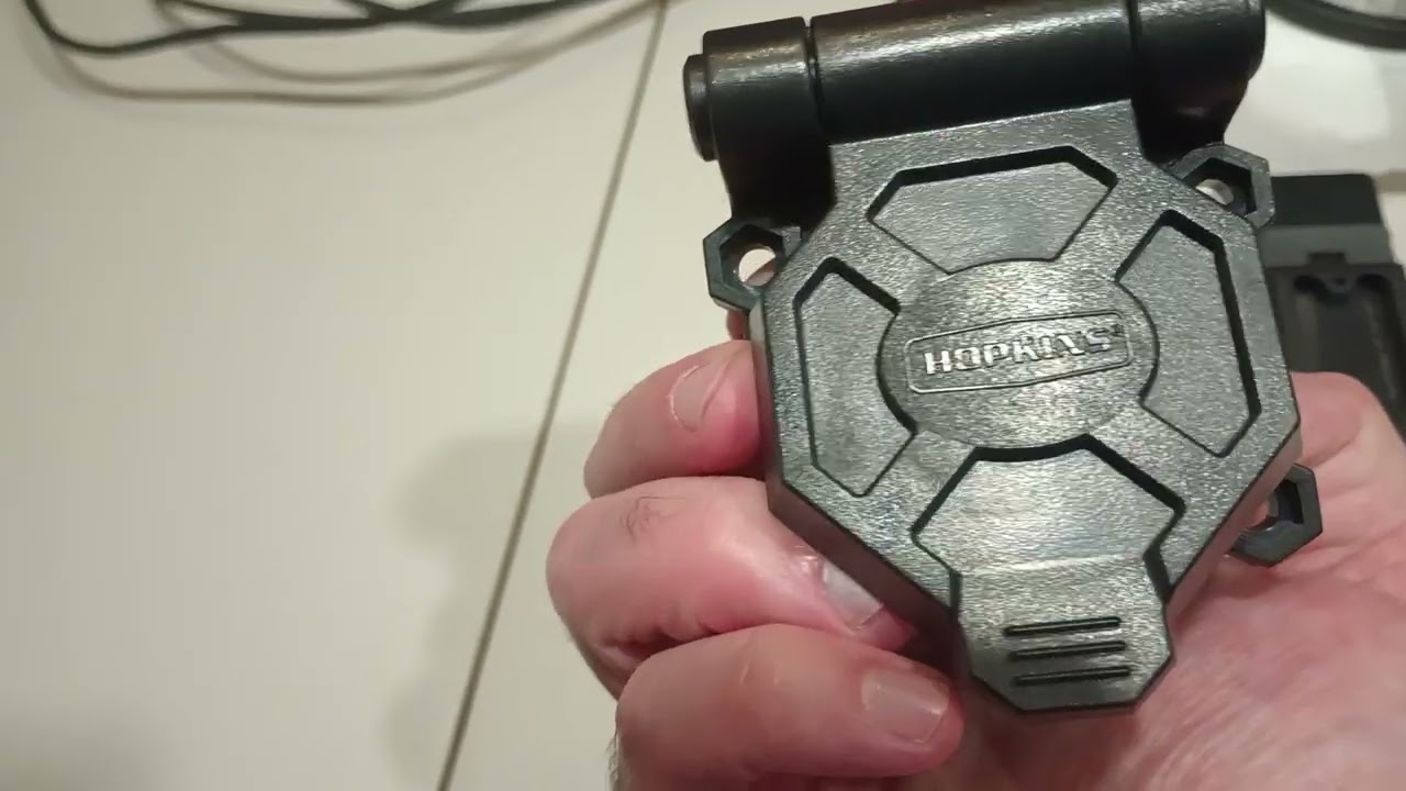 Turn on all your running lights with this plug and a fuse. 🤠