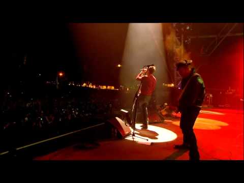 Gorillaz - Kids With Guns (Live @ Glastonbury 2010)