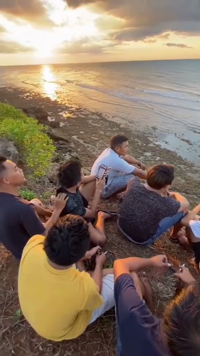 Korbankan diri dalam ilusi hilangkan rindu yang membelenggu - angkringan pinggir