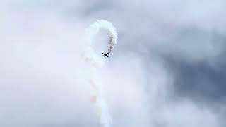 Twist & turn, low flying - Kirby Chambliss in Edge 540 at Oregon Air Show