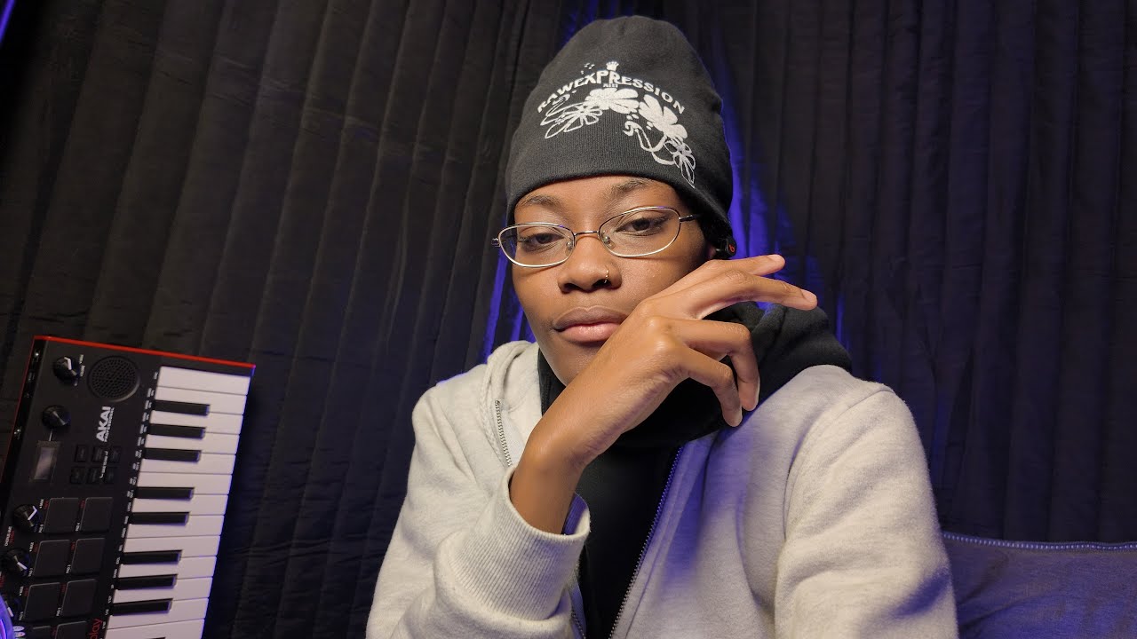 Я начал создавать биты после того, как взял уроки игры на фортепиано в школе.