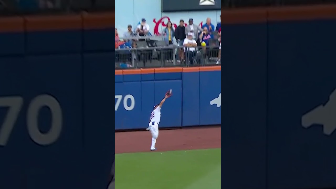 Juan Soto makes the running grab 😤 #baseball #newyork #highlights #clips #sports