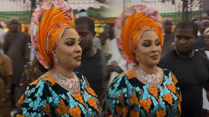 K1 D ULTIMATE WIFE EMMANUELLA DANCE TO TOLU OBEY AT THE BURIAL CEREMONY OF HER HUSBAND’S LATE MOTHER