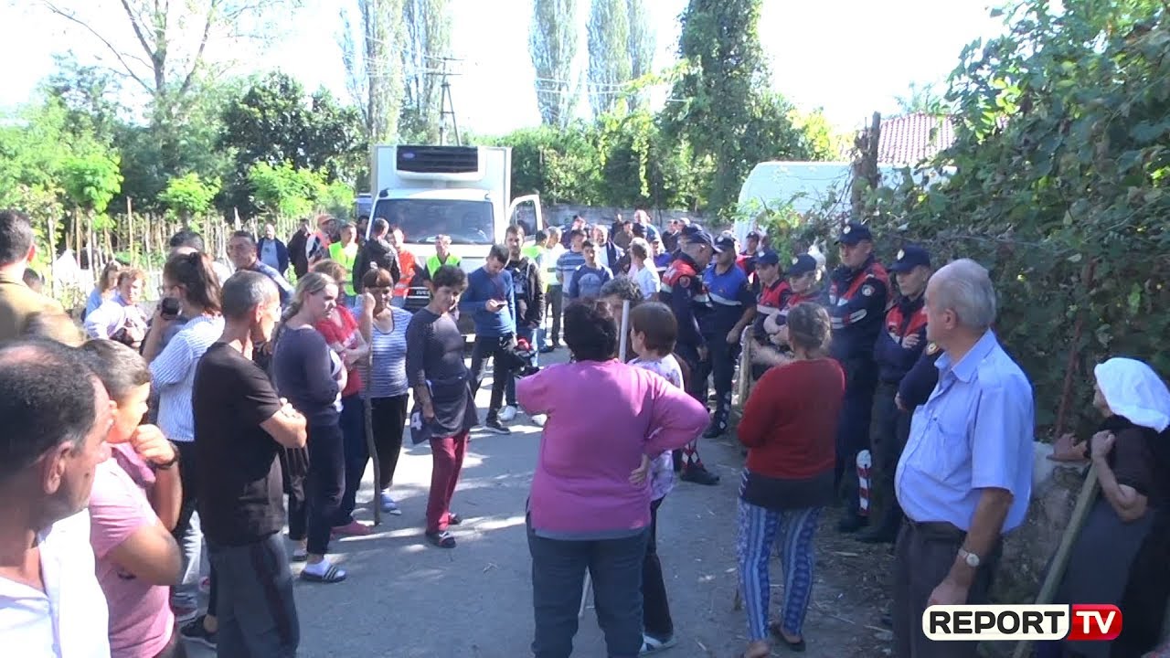 Report TV - Banorët e Laknasit protestë kundër thertores: Xhelali firmosi shkatërrimin e pyllit!