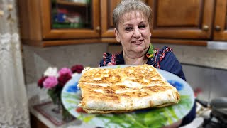 Просто вылейте 2 Яйца на лаваш! Очень вкусно быстро и просто.