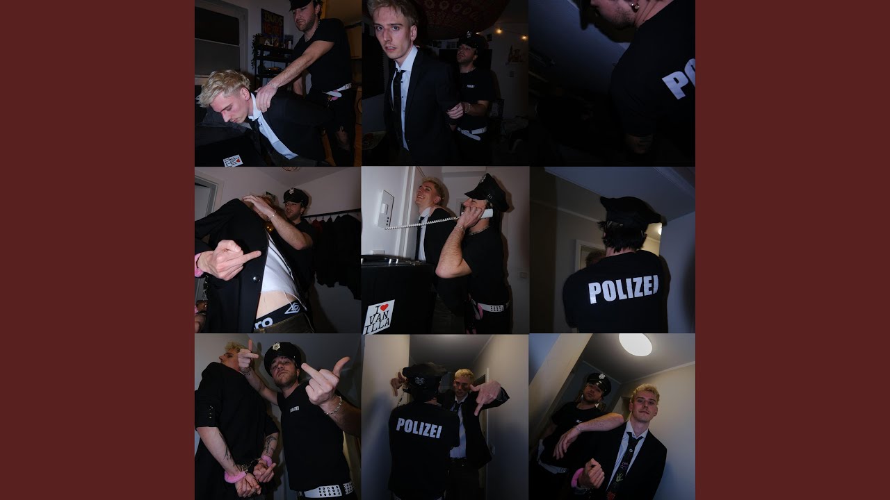 Knock Knock auf YouTube ansehen Knock Knock auf YouTube ansehen