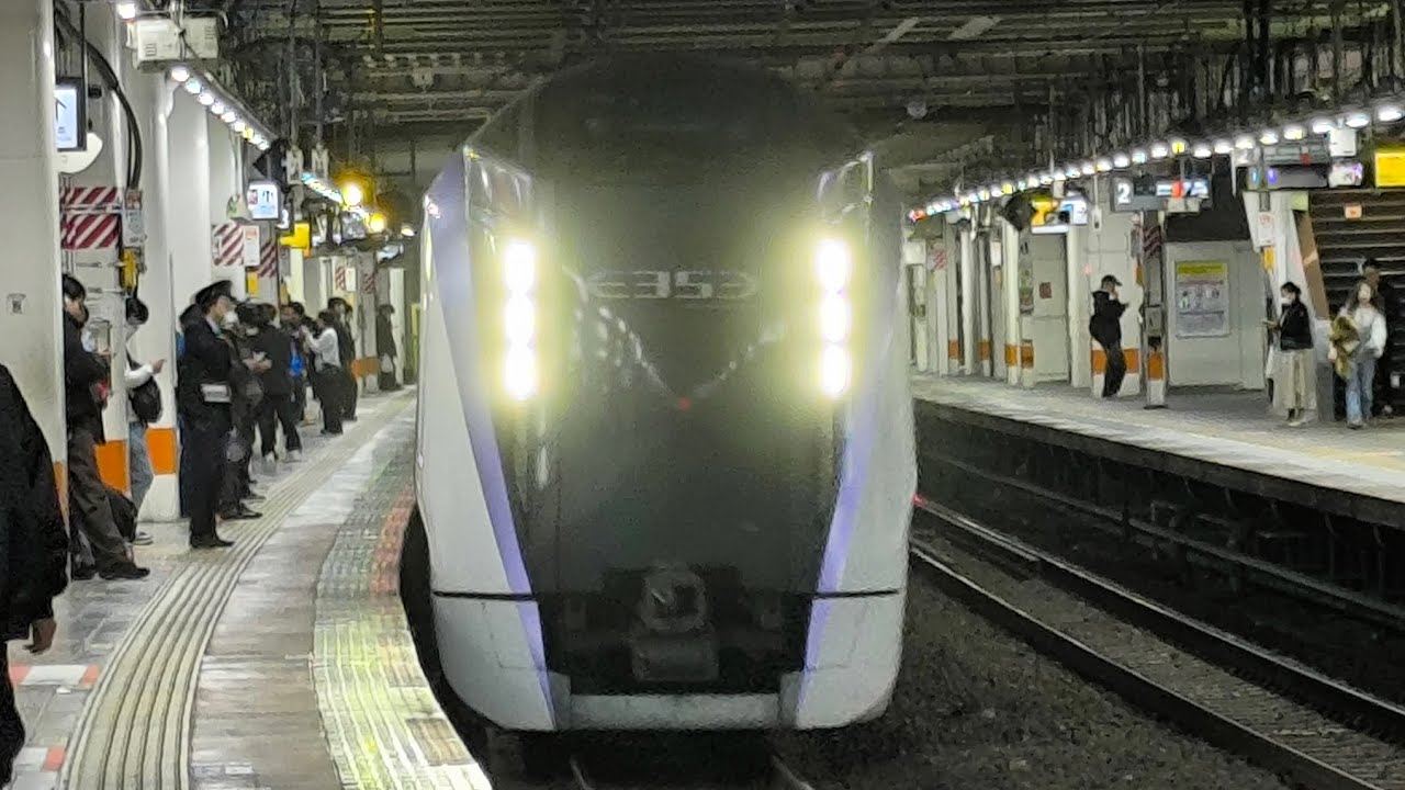 S103 E353系 S103編成 特急かいじ56号新宿行が立川駅3番線を発車するシーン - YouTube