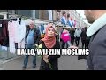 Moslims delen rozen uit