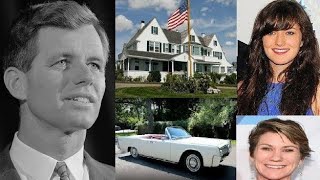 Famous Robert F. Kennedy -  Life story | Net worth | Daughter | Family | Biography | Information Profile