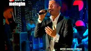 Özcan Deniz-Yaktın Yandırdın Beni-4.Büyük Ankara Festivali-(10.07.2011)