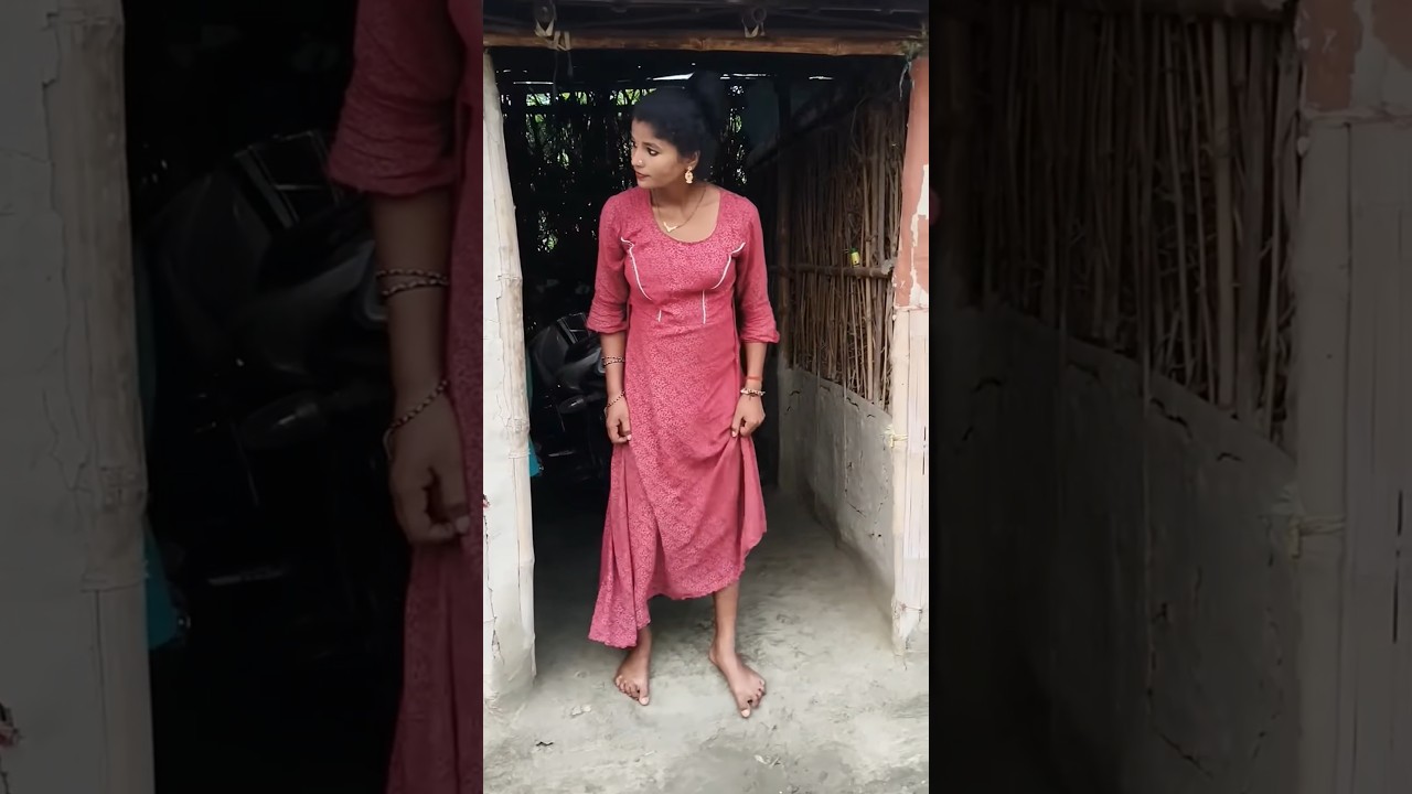 A disabled duckling helps his cat friend🐥