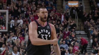 Marc gasol makes his presence felt in the fourth quarter, with a
no-look pass to patrick mccaw, and then drains three few seconds
later.