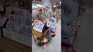 Amish Country Store, Iowa Welcome Center, and Maid-Rite