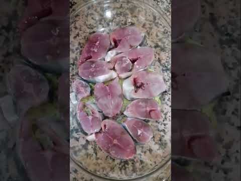 شراءح سمك التونة في الفرن منسمة بالاعشاب