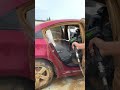 お父さんがロナウドの車を掃除している🚗🫧🧼