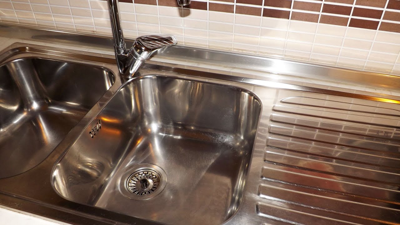 Come pulire il lavello in acciaio con prodotti naturali Pulire il forno in modo naturale