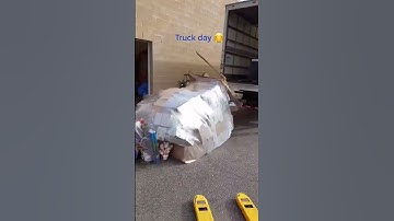 unloading truck fail palletwagen falls off