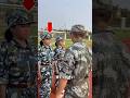 女性兵士のアイスクリームテストに教官もびっくり