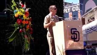 Chaplain John Owen on Hodad's co-owner Mike Hardin