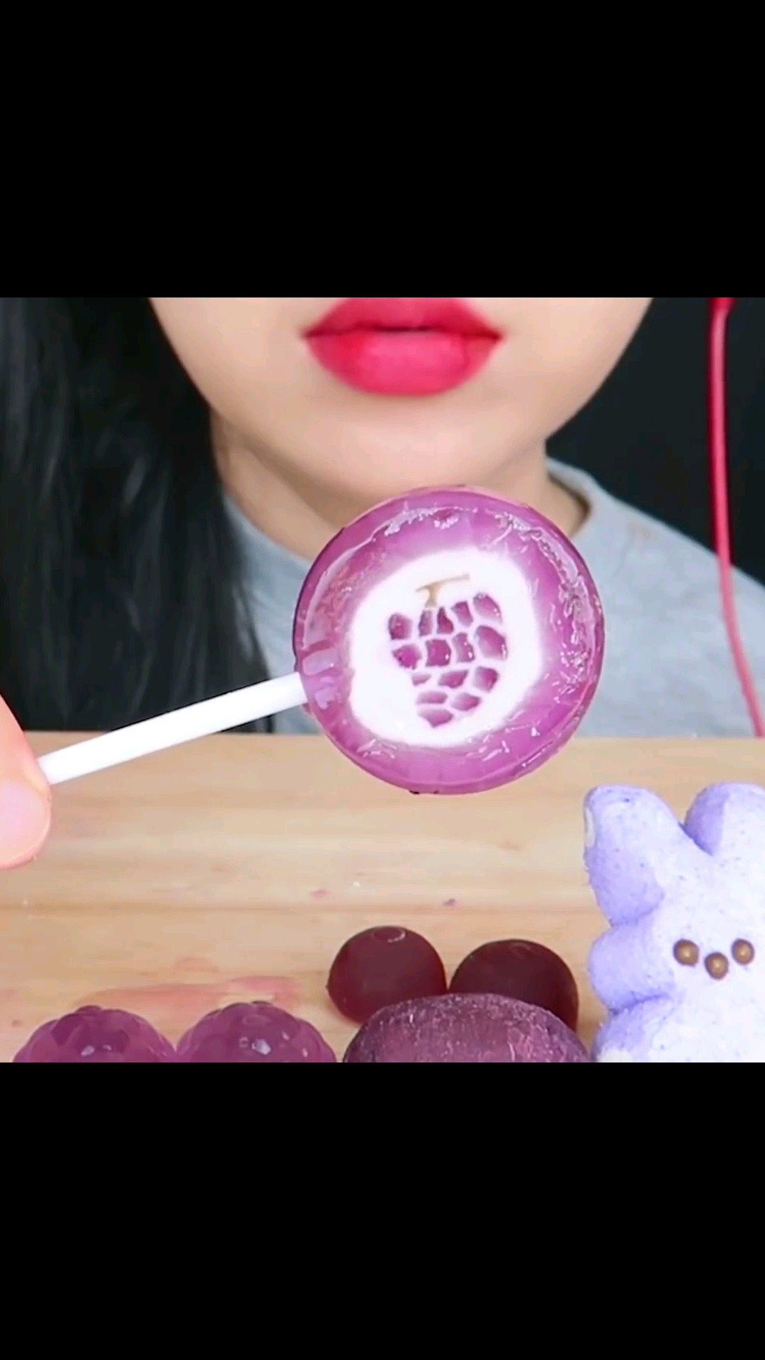 ASMR PURPLE FOODS 풍선껌, 포도캔디 BUBBLE GUM, GRAPE CADNY #asmr #shorts #mukbang  #purple #desserts
