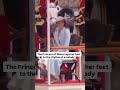 Kate Middleton mueve su pie al son de la música.Nunca decepciona. #katemiildeton
