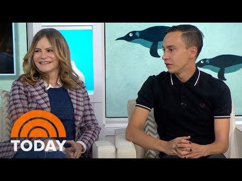 Jennifer Jason Leigh, Keir Gilchrist Talk About New Netflix Series ‘Atypical’ | TODAY