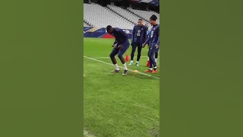 Mbappé impressionné par le style Konaté 😂🕺