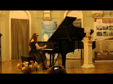 Aleksandra Hortensja Dąbek plays F.Chopin's Waltz op.18