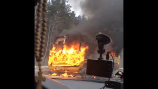 В Ярковском районе на дороге загорелся автобус | 72.RU
