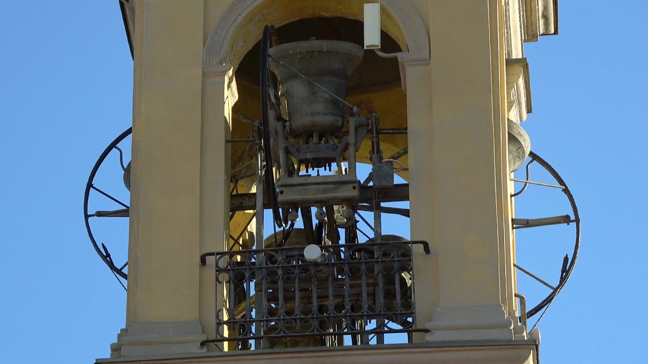 Звон колоколов в Роментино во время рождественских праздников [4K]