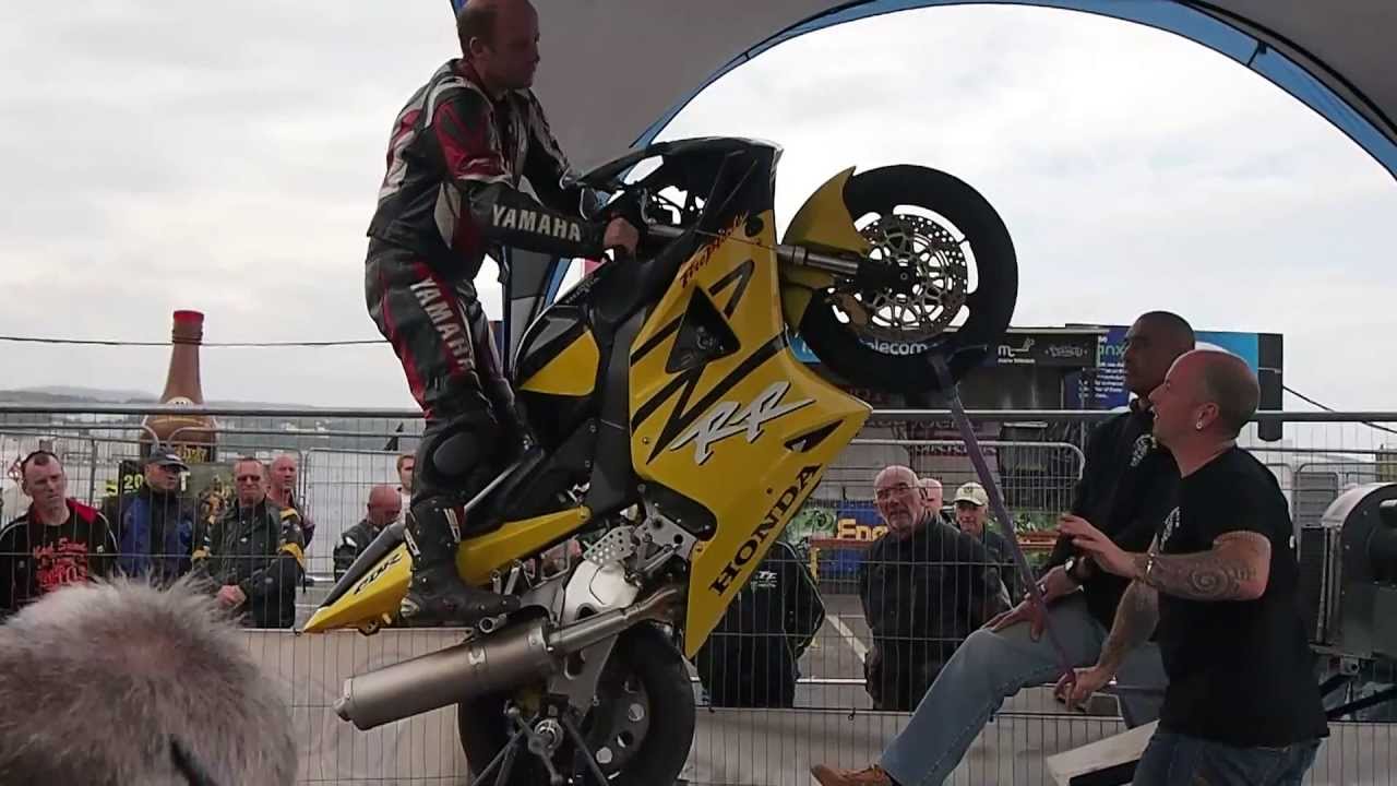 Someone trying the static wheelie machine - YouTube