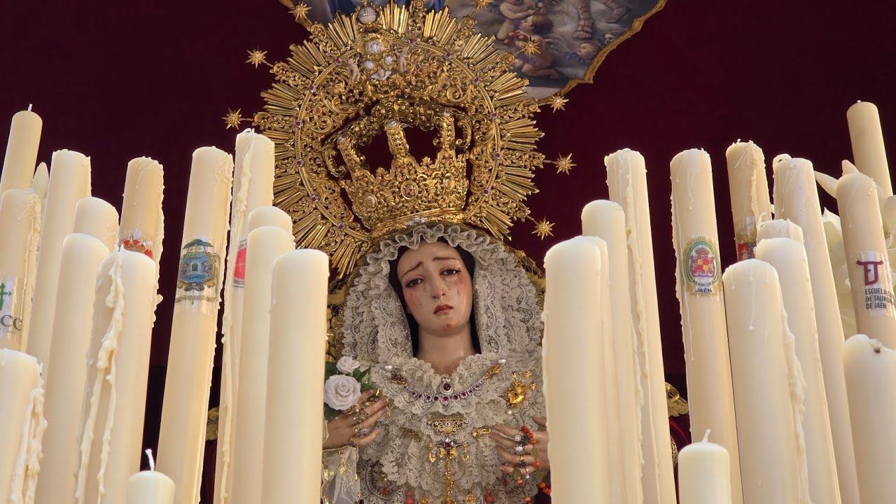 La Amargura recorre las calles de Jaén en procesión extraordinaria para su 40 aniversario