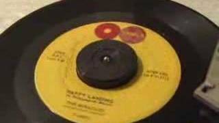 The Miracles- Happy Landing chords