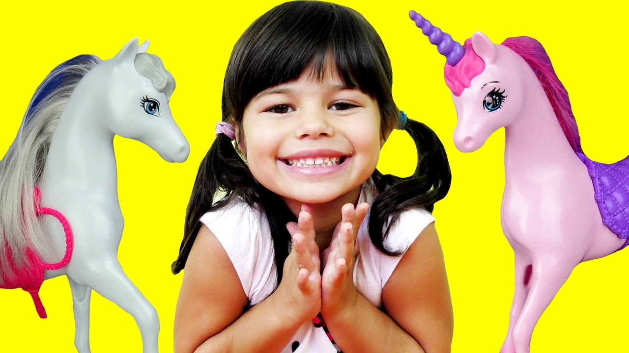 HORSES play in SLIME ! Little horse hides away sticky putty horse