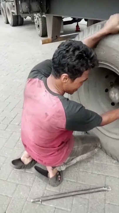 ojok GOYANG nek gak mampu GOCELAN ...🤣🤣🤣