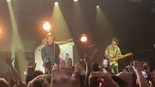 Liam Gallagher &amp; John Squire - Raise Your Hands (Glasgow Barrowlands 13.03.2024)