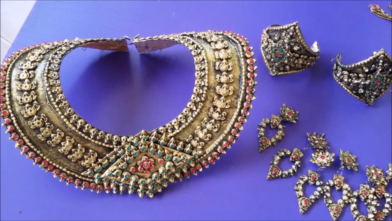 น้อมนำหลักปรัชญาเศรษฐกิจพอเพียง สู่การสร้างสรรค์งานศิลป์ กระประดิษฐ์เครื่องประดับจากประเก็น