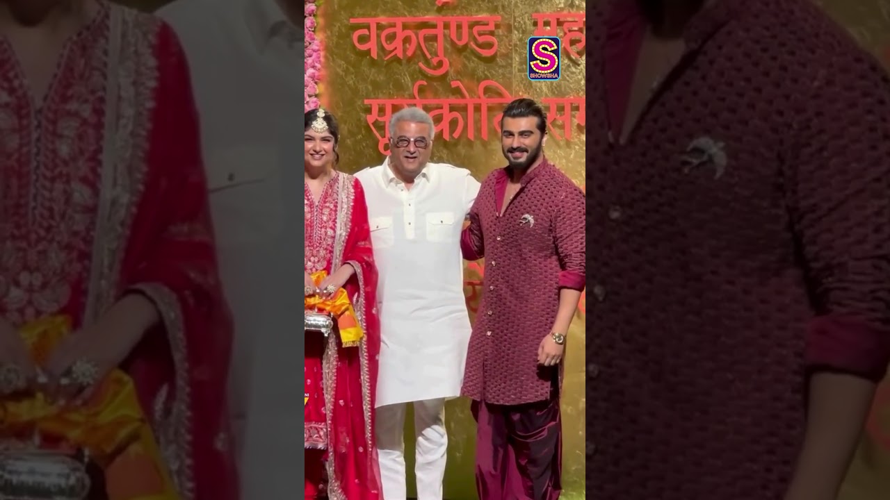 Arjun Kapoor Arrives For Ganeshotsav Celebrations With Father Boney Kapoor & Sister